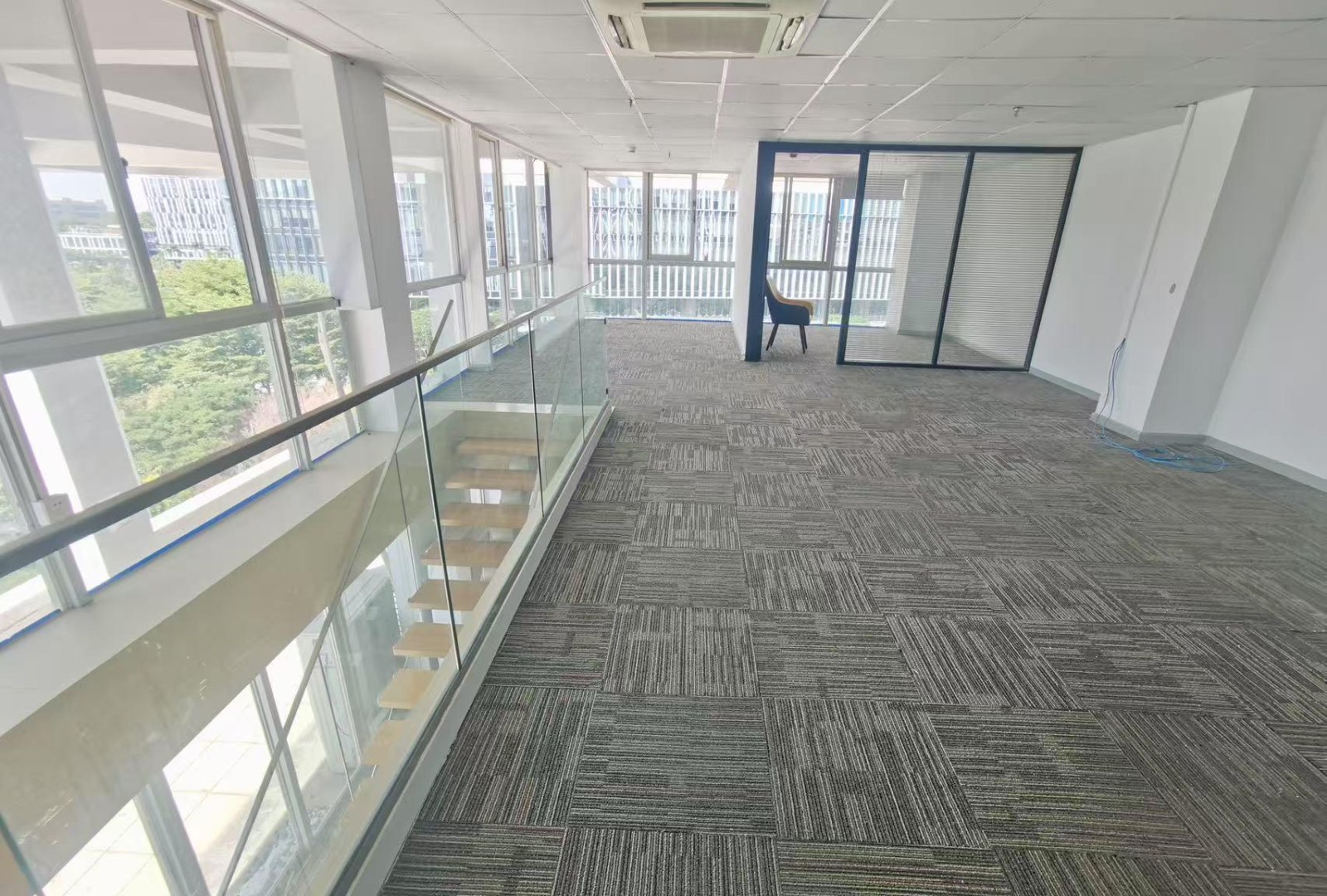 生产力大厦 270㎡ 精装 中楼层办公室出租实景图