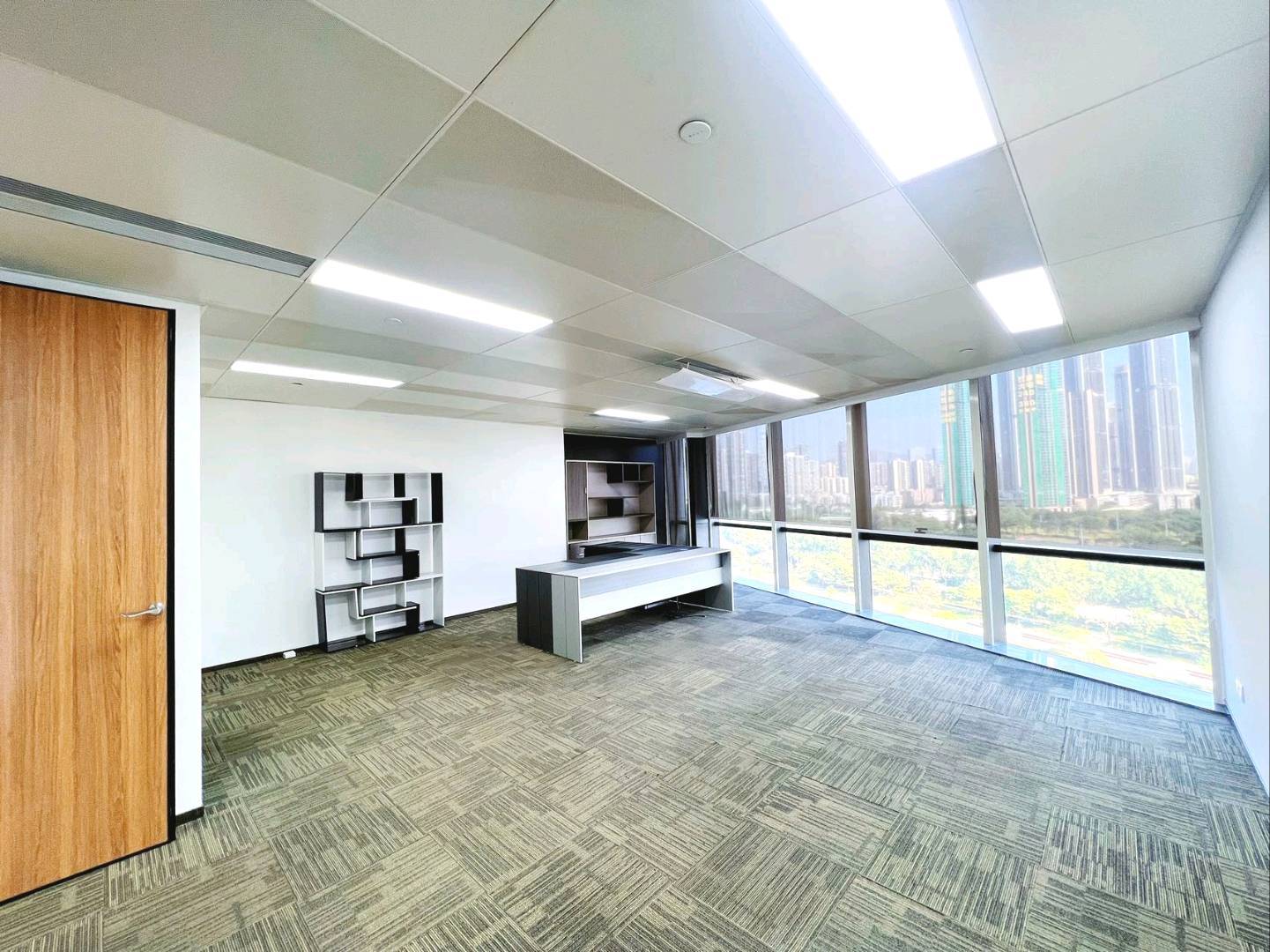 尚美科技大厦 706㎡ 豪装 中层办公室出租
