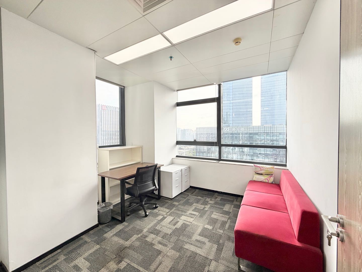东方科技大厦 356㎡ 精装 高层办公室出租