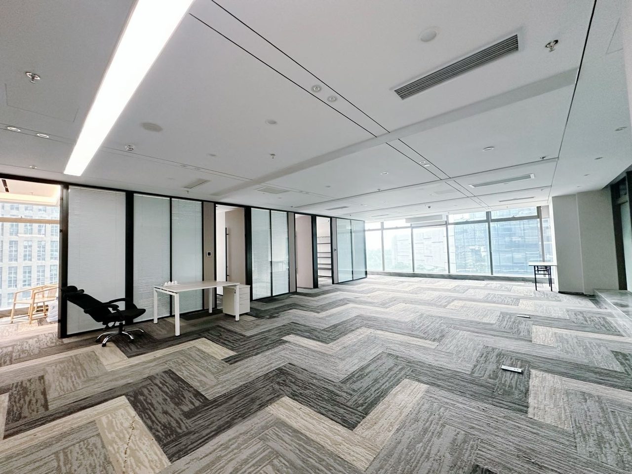 南山区科技园写字楼出租 豪威科技大厦 360㎡精装实景图