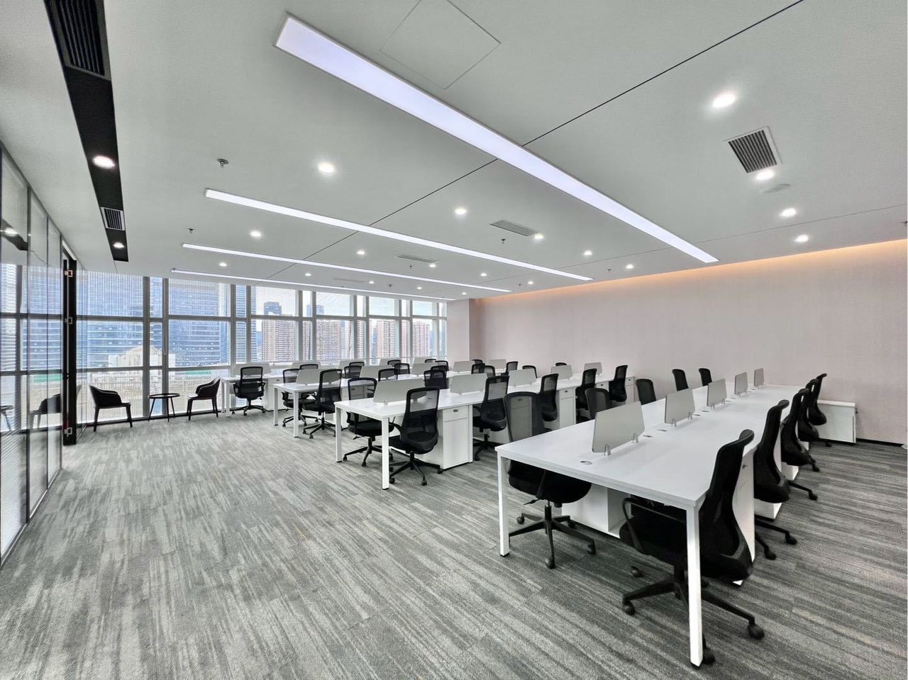 讯美科技广场450㎡精装办公室出租,中层东向采光好