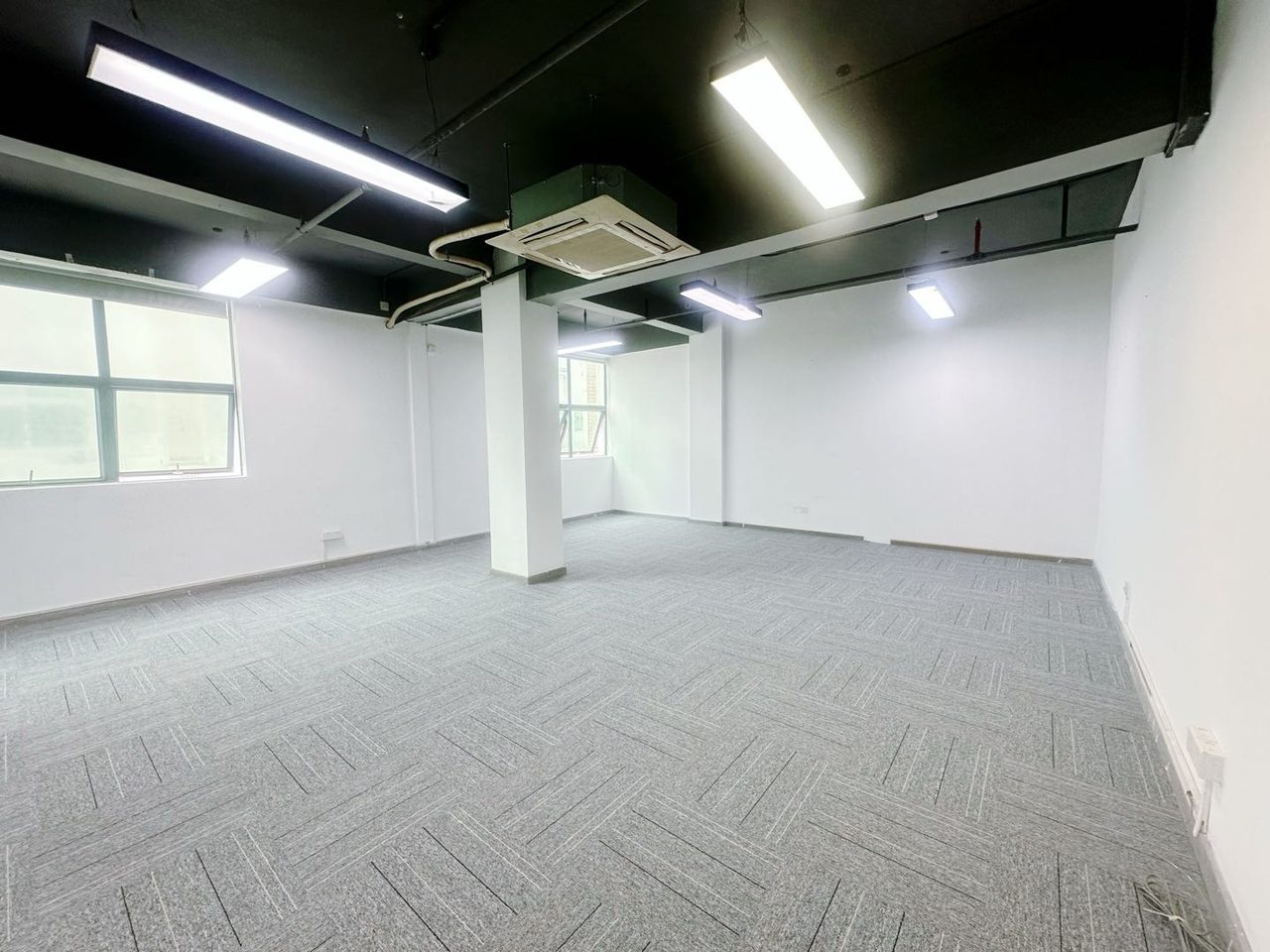 南山区西丽 南山云谷二期120㎡精装办公间低层出租