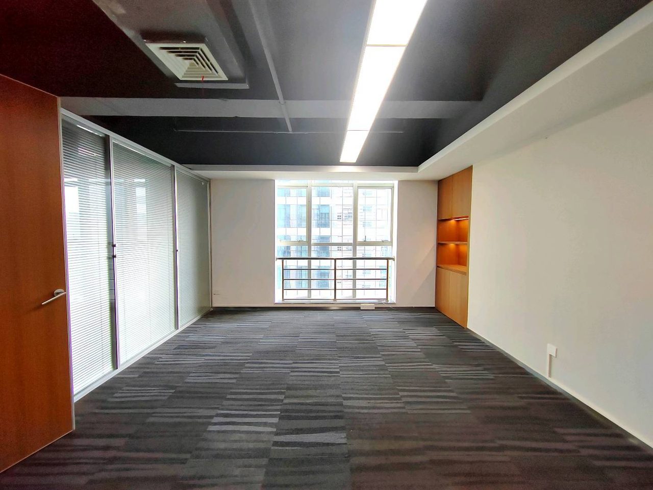 南山区科技园 研祥科技大厦225㎡精装办公间中层出租