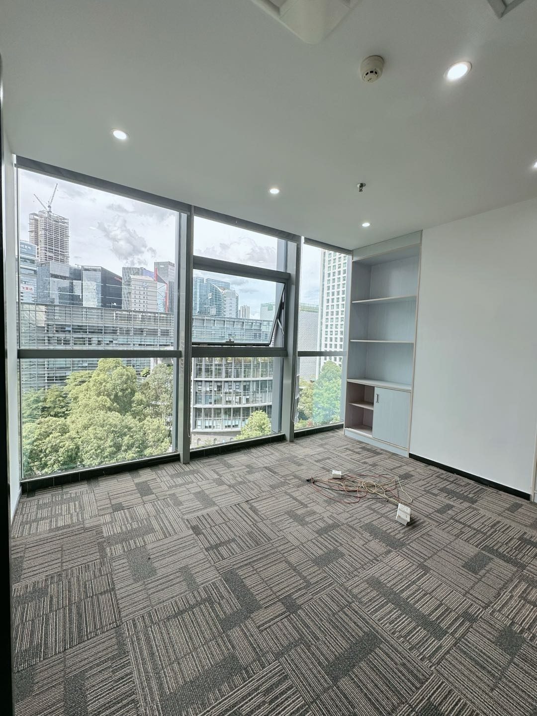 迈科龙大厦写字楼360㎡精装户型·低层北向出租