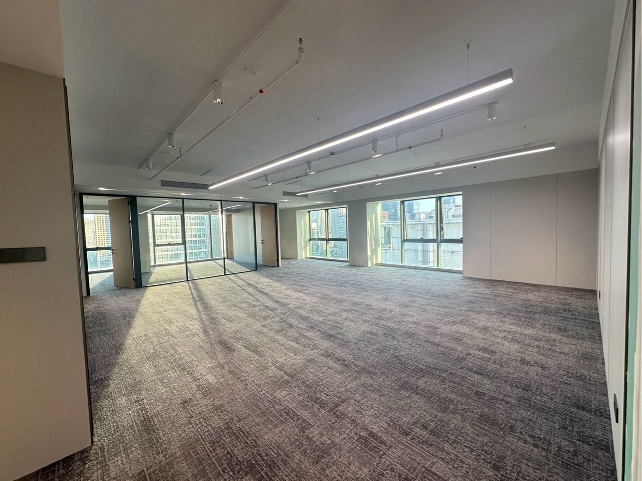 福田区莲花 英龙商务中心376㎡精装办公间高层出租实景图
