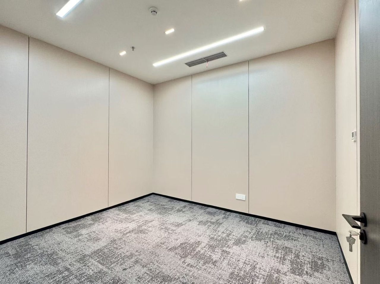 235㎡豪装办公室 光峰科技大厦·中层