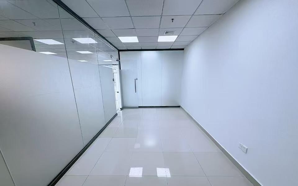 明君商务中心 260㎡ 精装 中楼层办公室出租