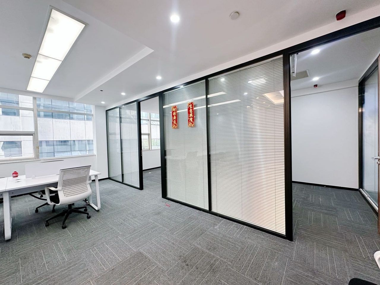 惠恒大厦写字楼160㎡精装户型·中层南向出租