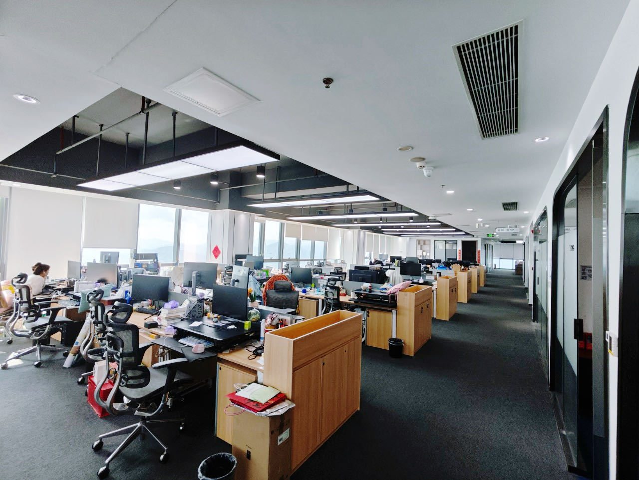 福田区河套 长富金茂大厦CFC2166㎡精装办公间高层出租实景图