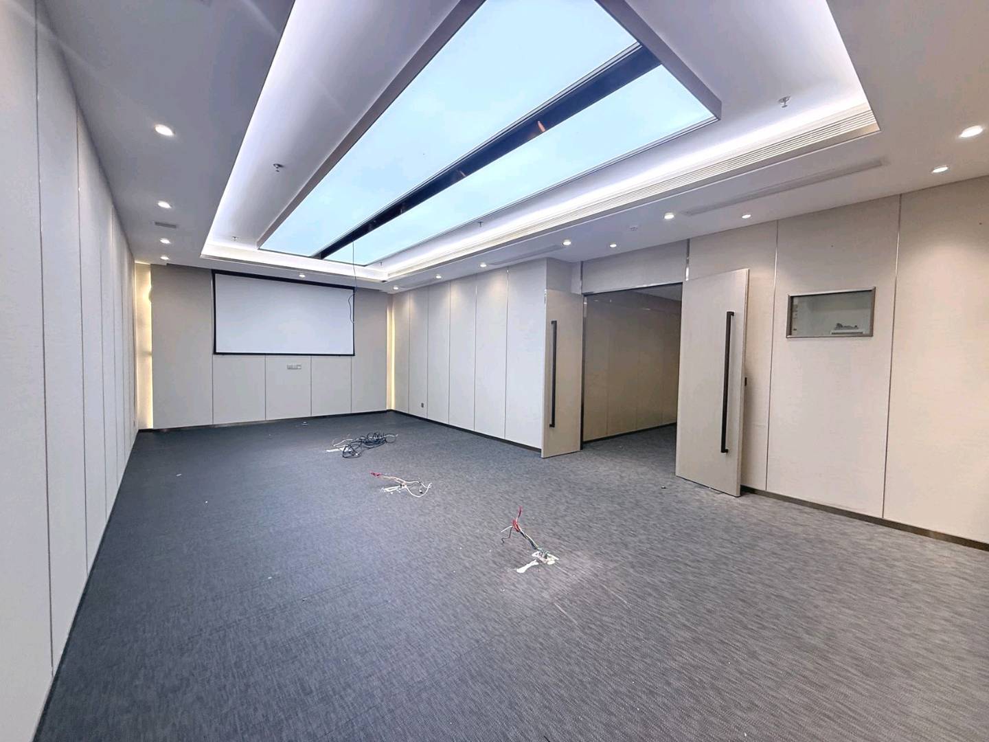稻兴环球科创中心(信义领域) 1074㎡ 精装 中层办公室出租