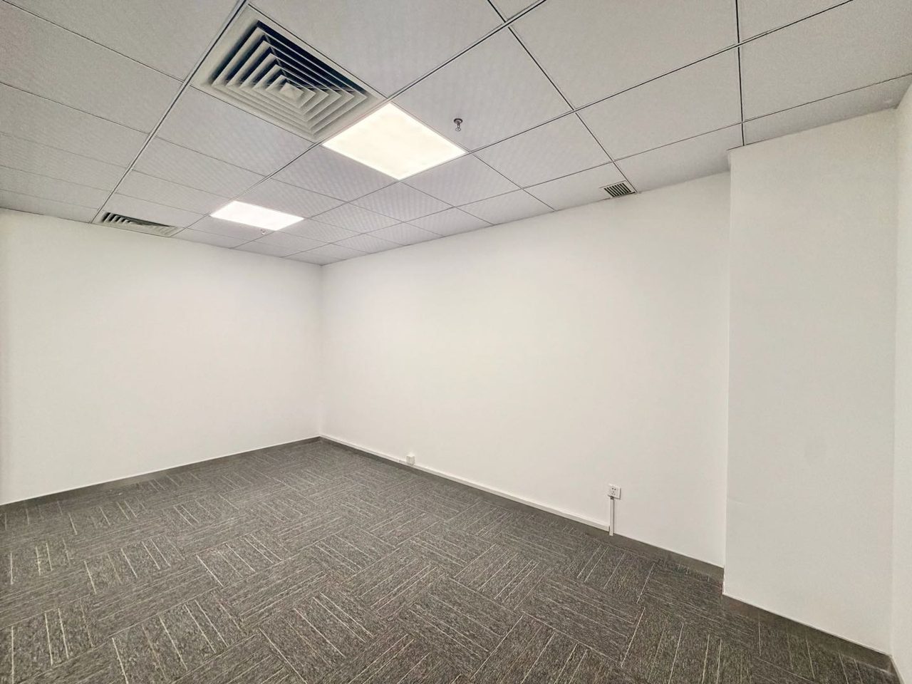 南山区科技园 兰光科技大厦216㎡精装办公间中层出租