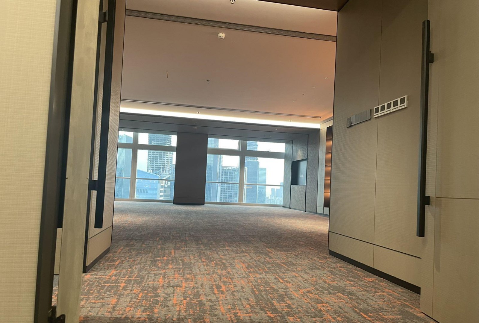 百度国际大厦 2382.53㎡ 豪装 中楼层办公室出租