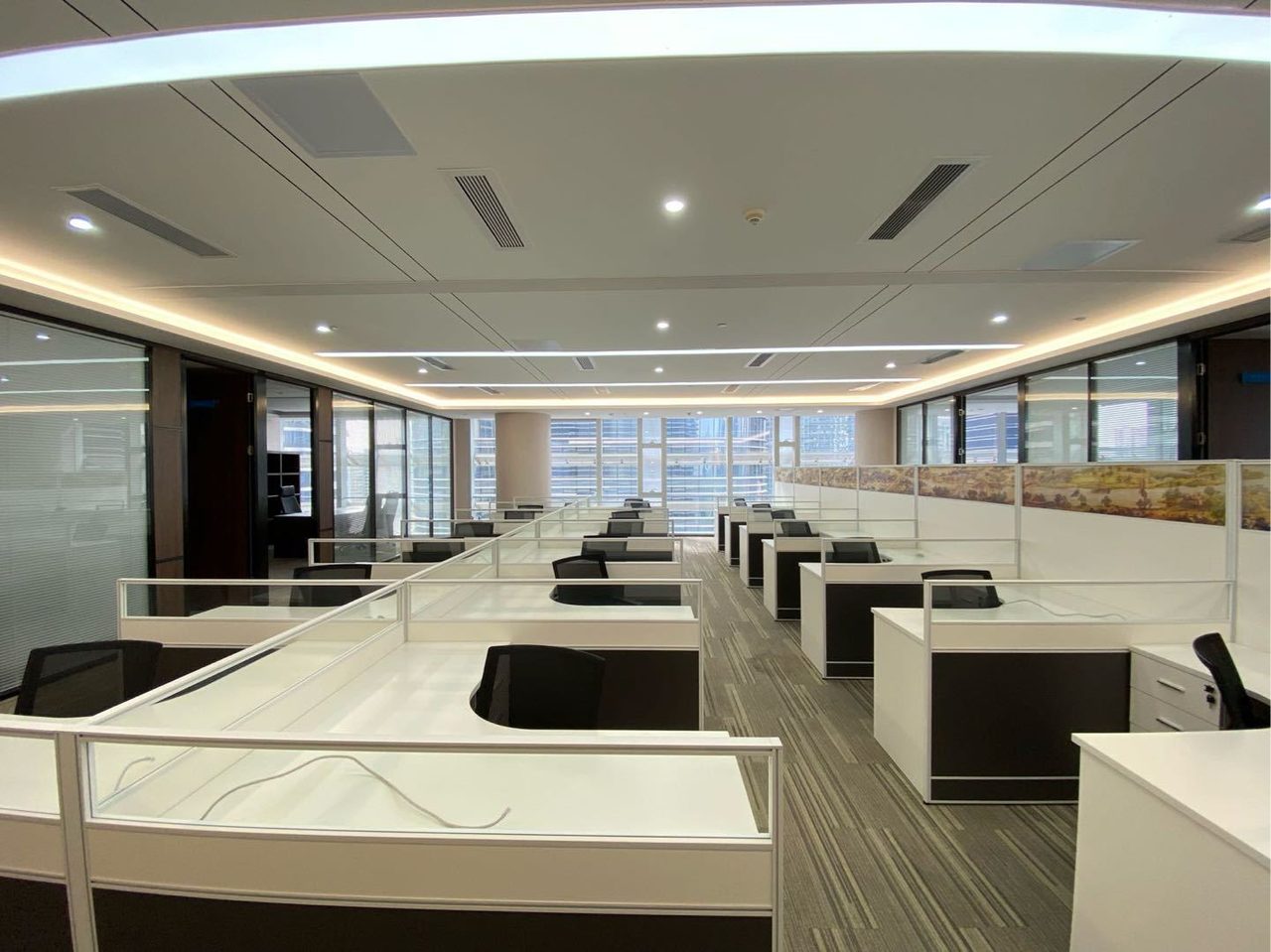 中洲大厦写字楼630.36㎡豪装户型·中层西南向出租实景图