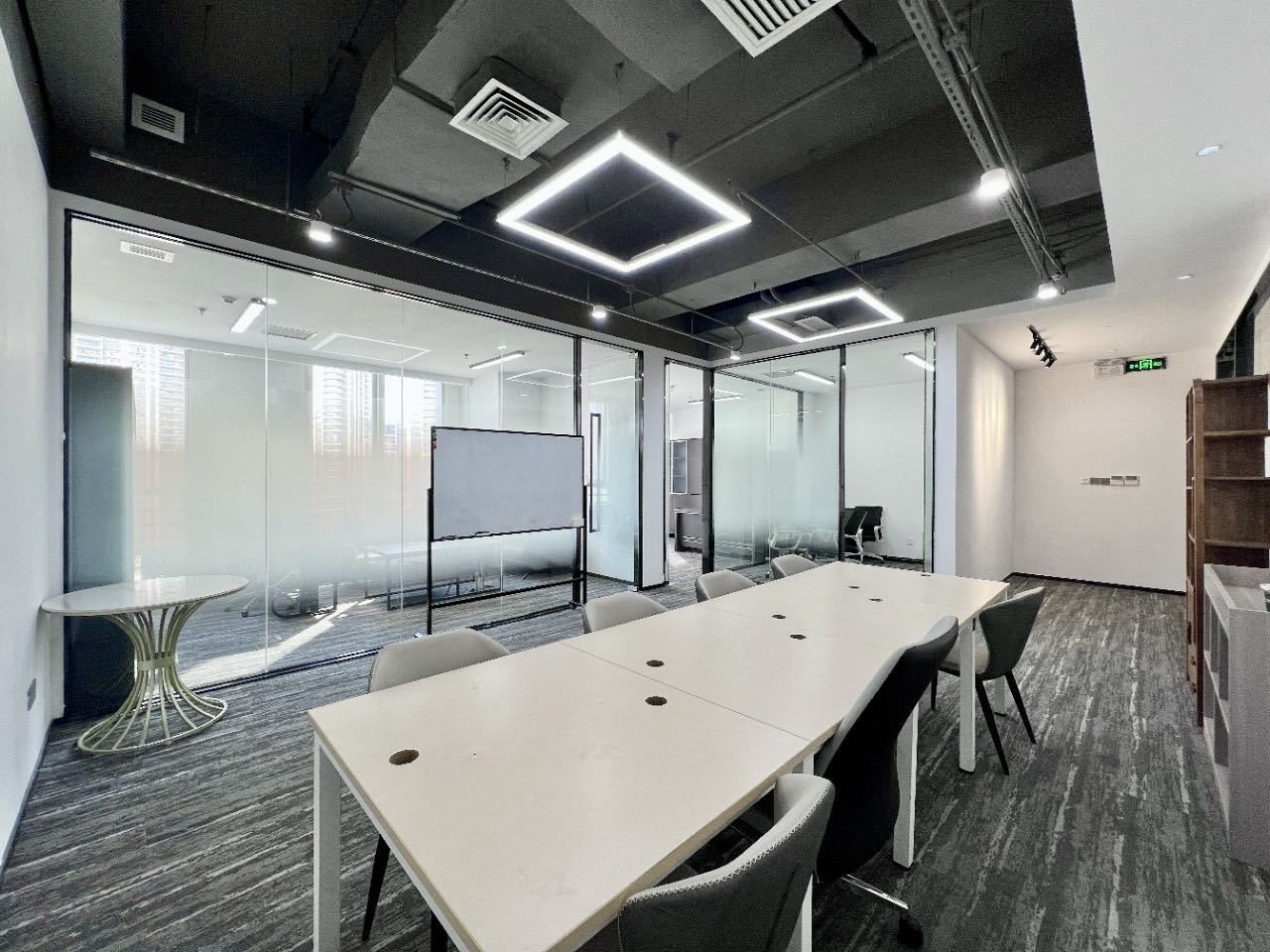 龙光世纪大厦写字楼178㎡精装户型·中层东向出租实景图