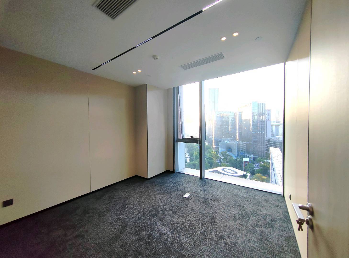 中检大厦 340㎡ 精装 中层办公室出租