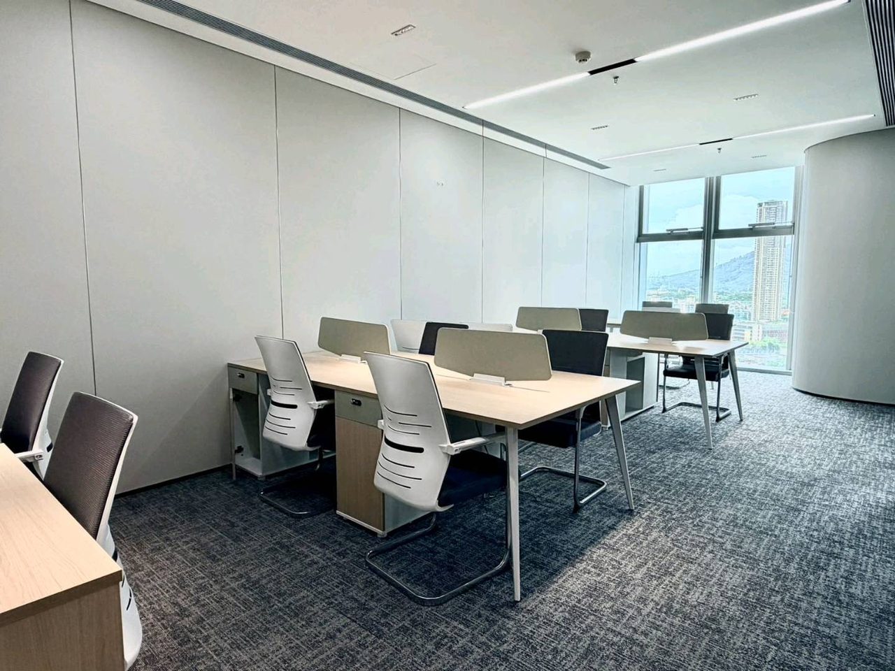 康泰创新广场200㎡精装办公室出租,高层南向采光好实景图