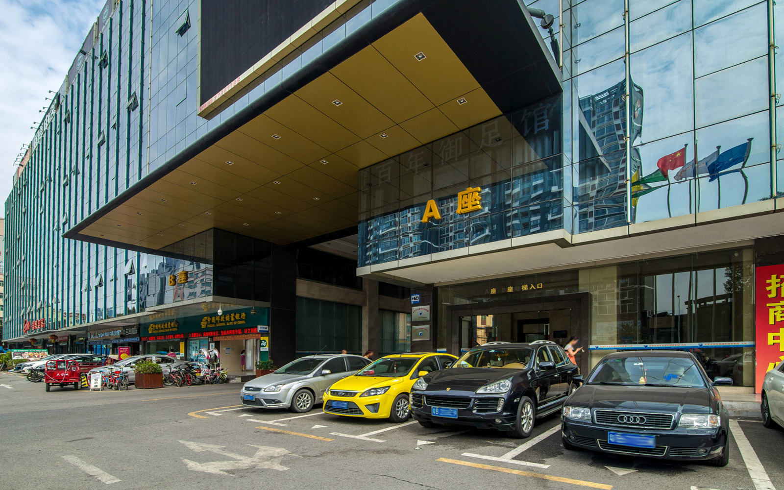 名优工业产品展示采购中心实景图