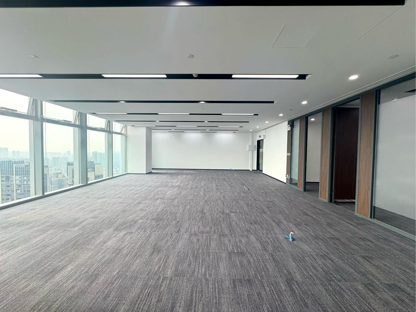 玺玥大厦 705㎡ 精装 高层办公室出租实景图
