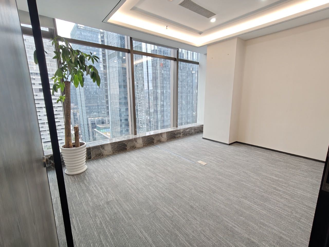 豪威科技大厦 210㎡ 精装 中层办公室出租