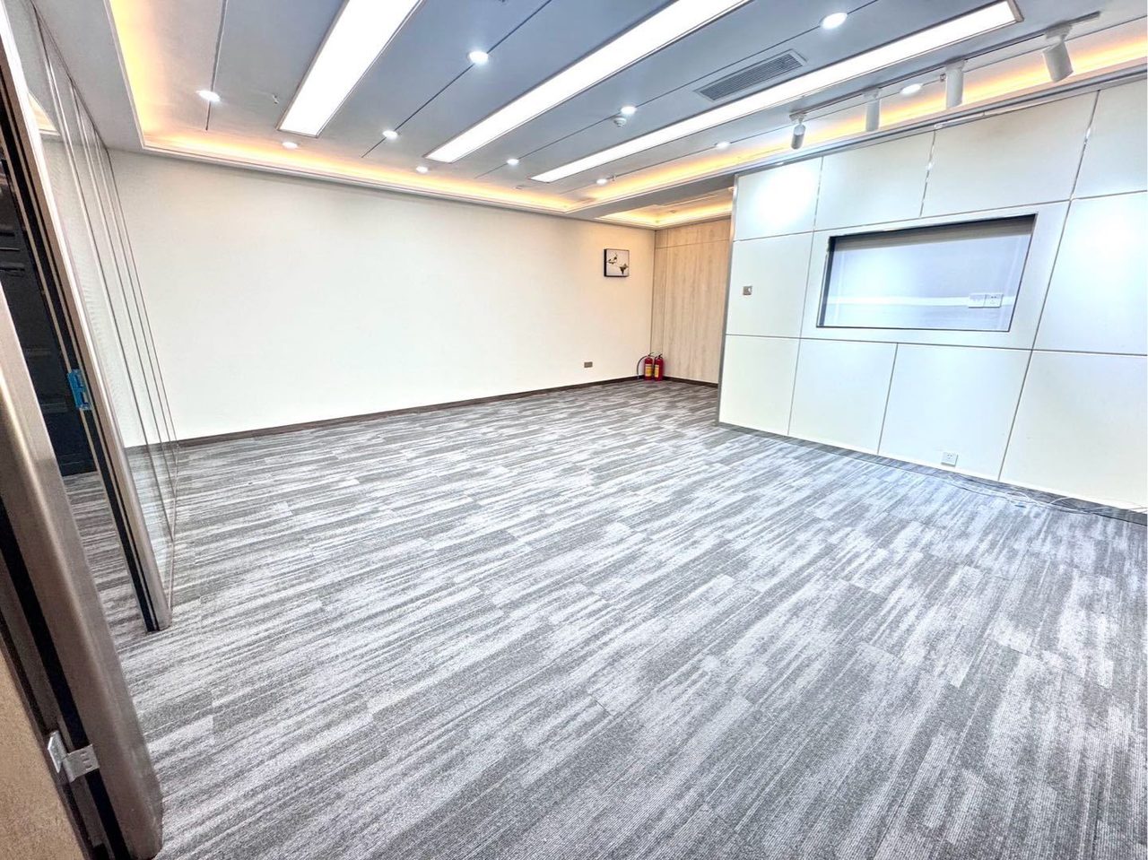 福田区福田中心区 荣超国际商会中心(深圳国际商会中心)198㎡精装办公间中层出租