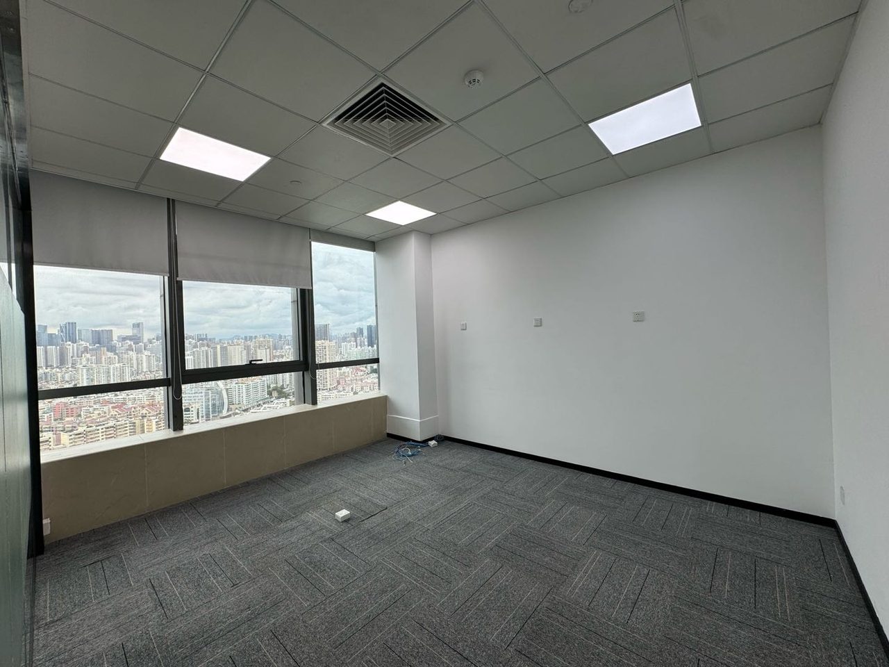 南山区南油 南园枫叶大厦192㎡精装办公间高层出租