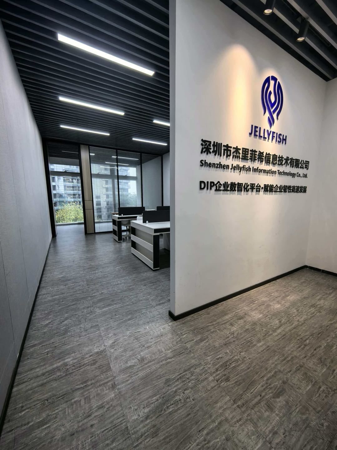易尚中心写字楼70㎡精装户型·低层南向出租