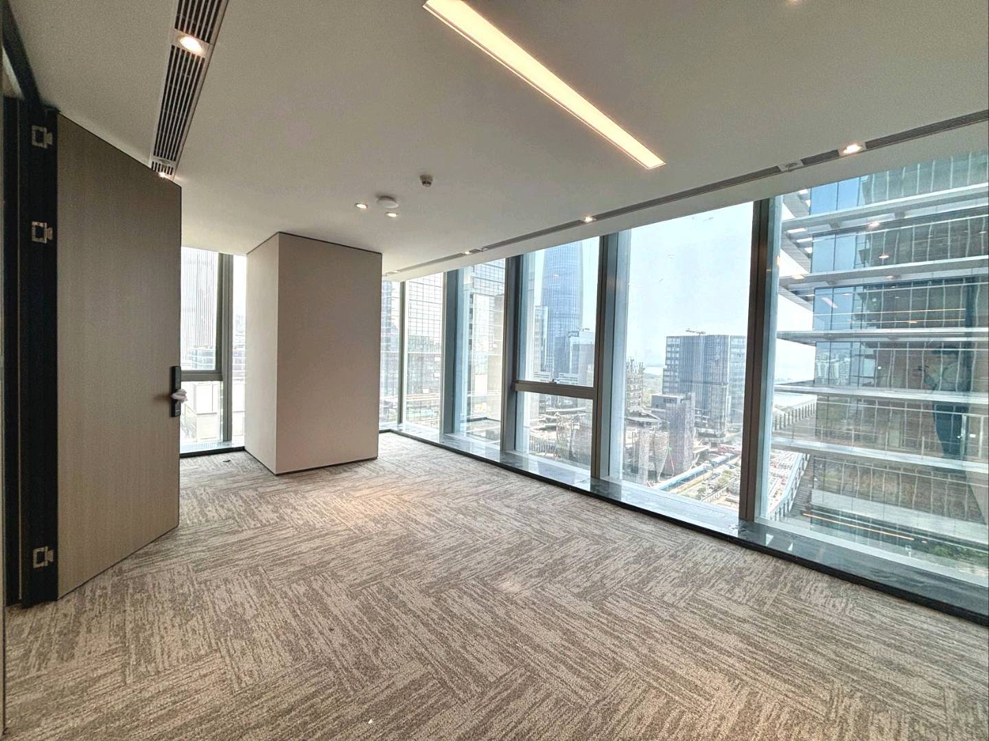 海信南方大厦 317㎡ 精装 中层办公室出租