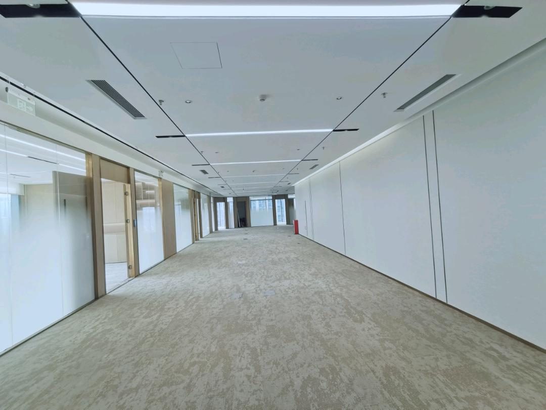 皇庭中心879㎡精装办公室出租,高层东南向采光好