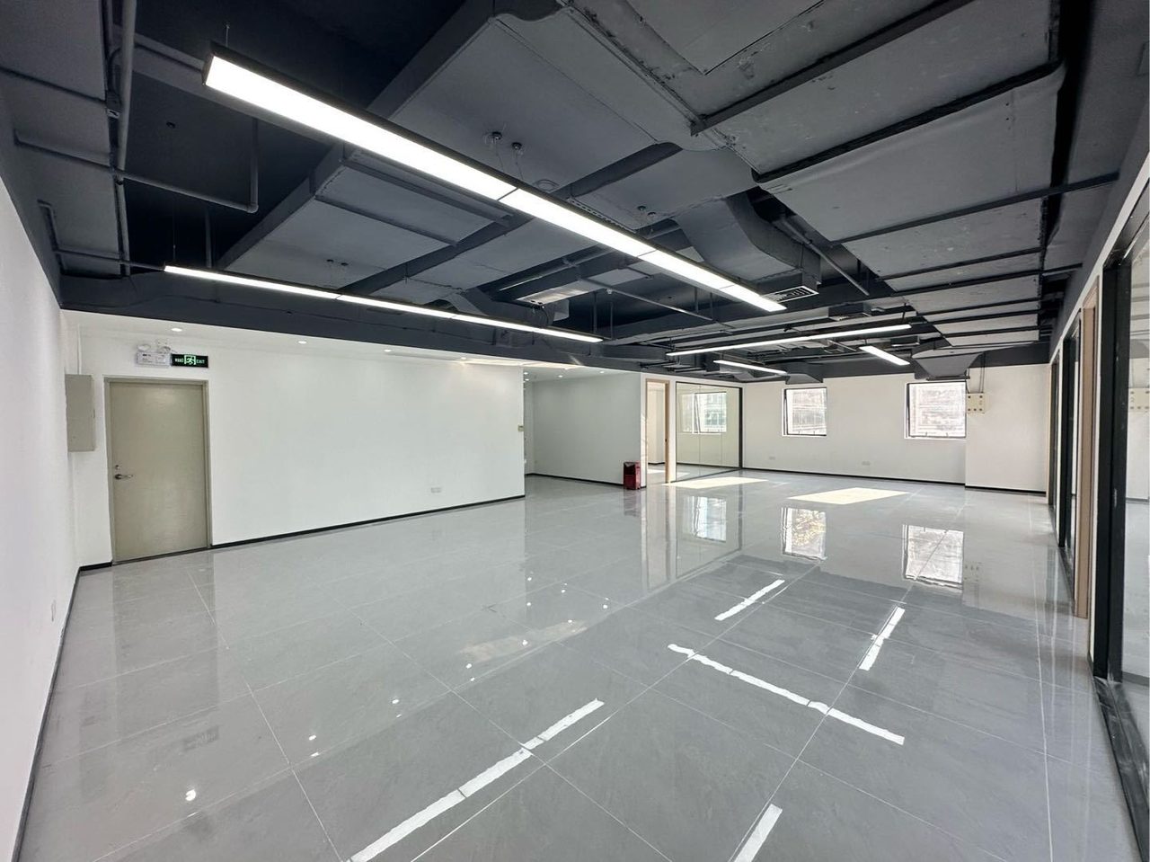 南山区科技园 德赛科技大厦268㎡精装办公间低层出租