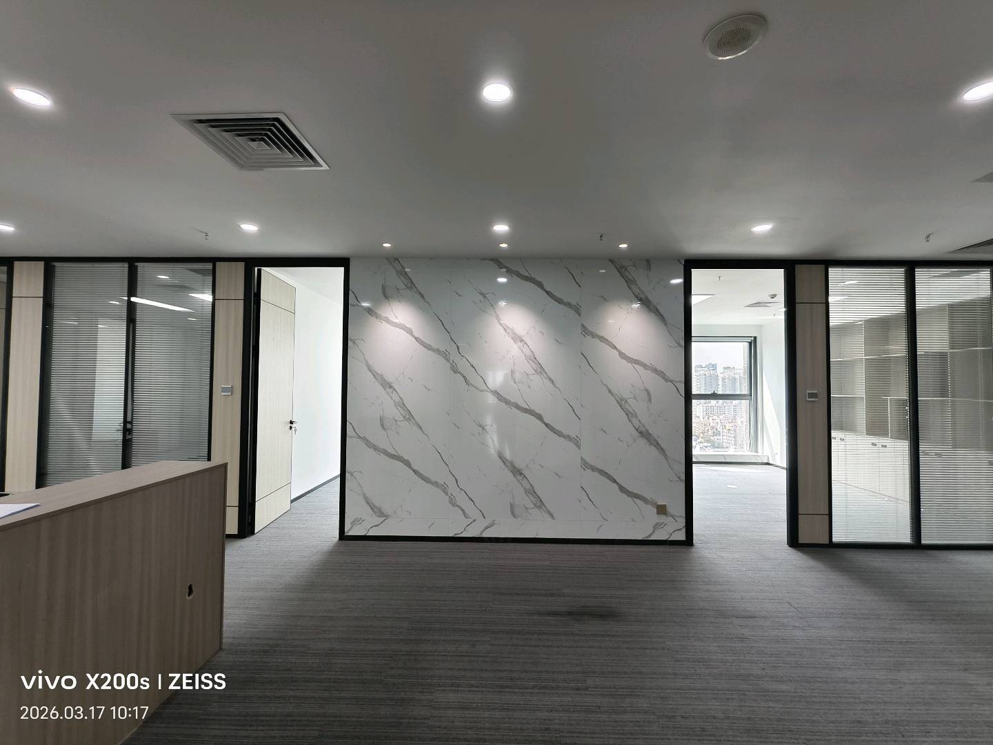 莲花广场 144㎡ 精装 低层办公室出租实景图