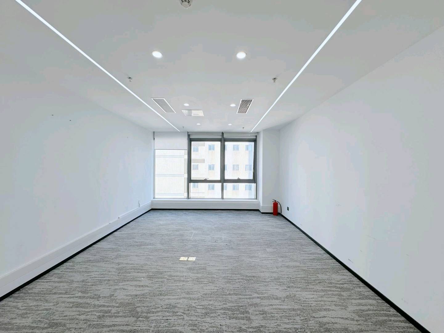 中检大厦 643㎡ 精装 中层办公室出租