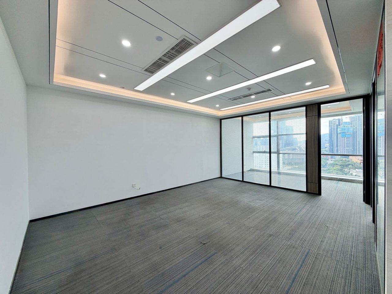 阳光粤海大厦133㎡精装办公室出租,高层东南向采光好