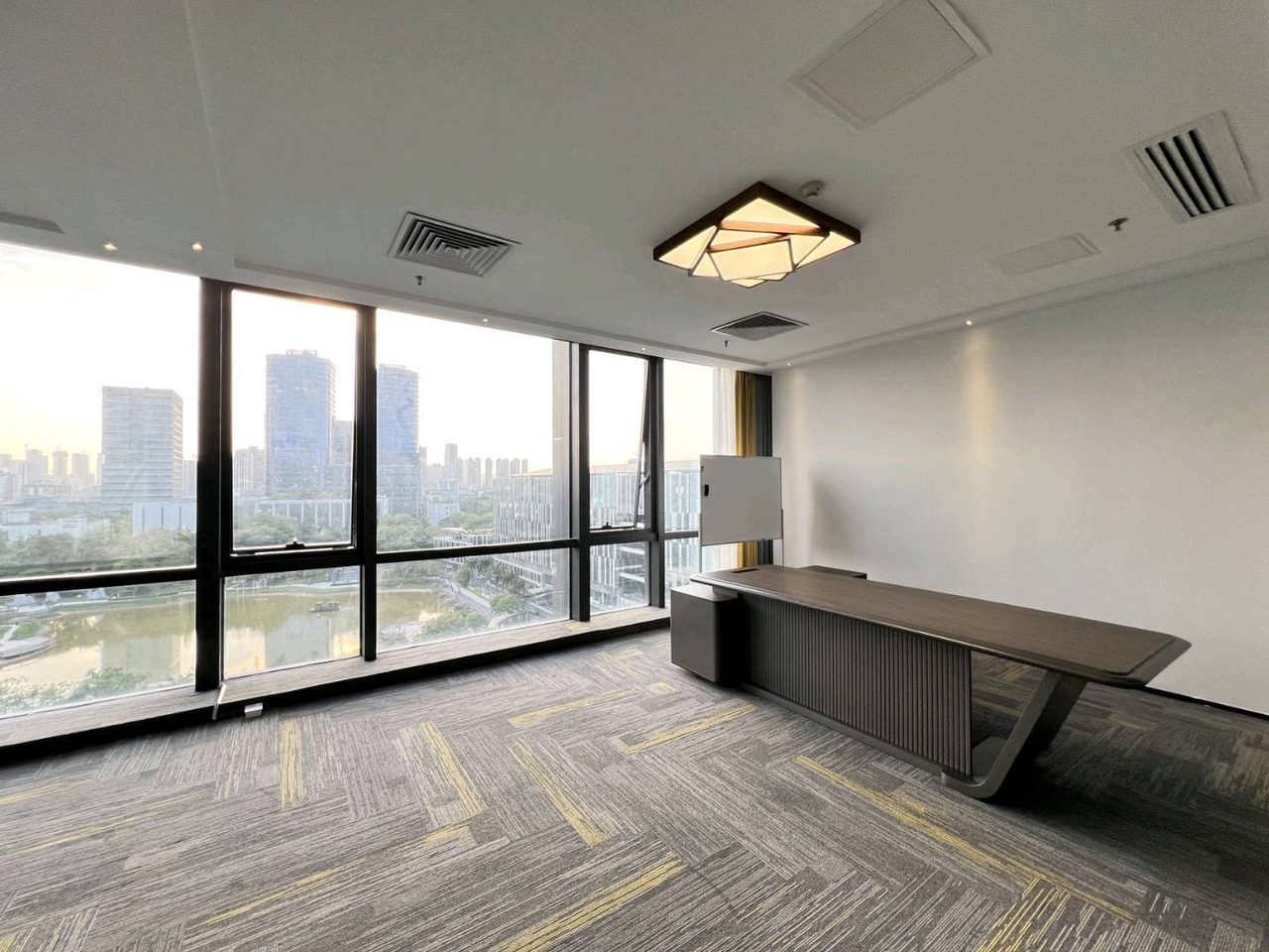 南山区科技园 科兴科学园632㎡精装办公间中层出租实景图