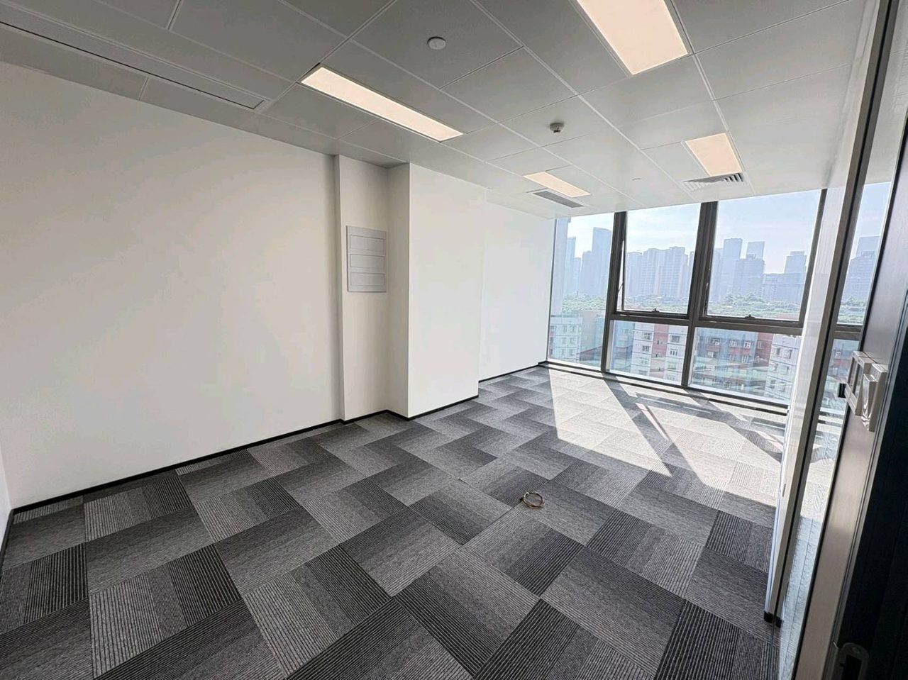澳特科兴科学园365㎡精装办公室出租,中层西南向采光好