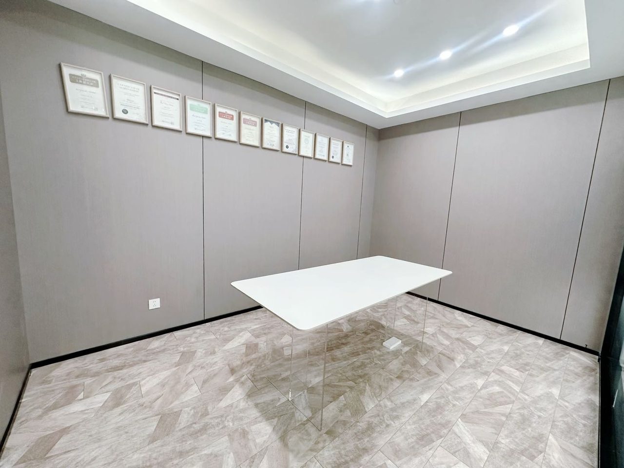 348㎡精装办公室 南园枫叶大厦·近南光站·中层