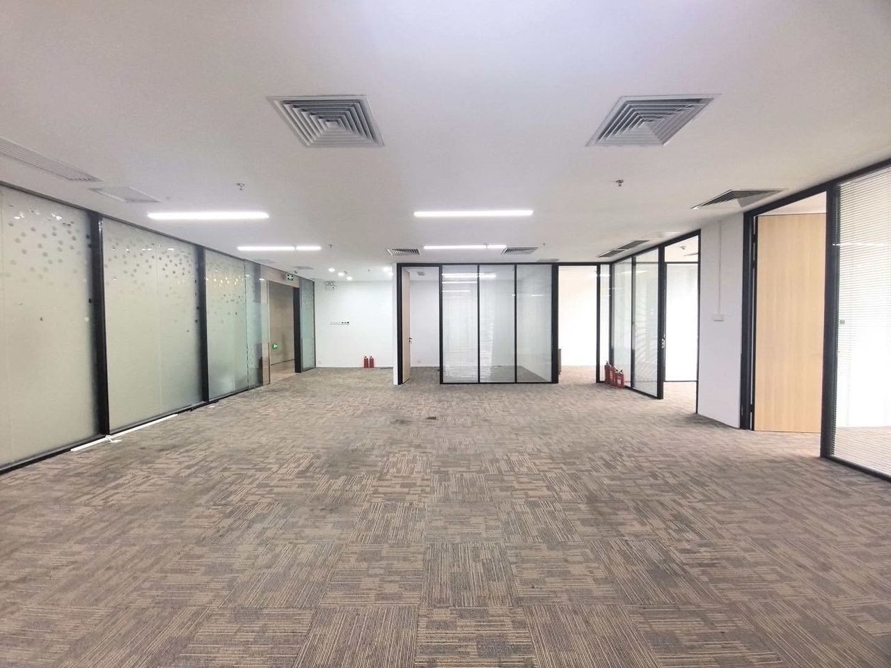 科兴科学园258㎡精装办公室出租,中层东向采光好