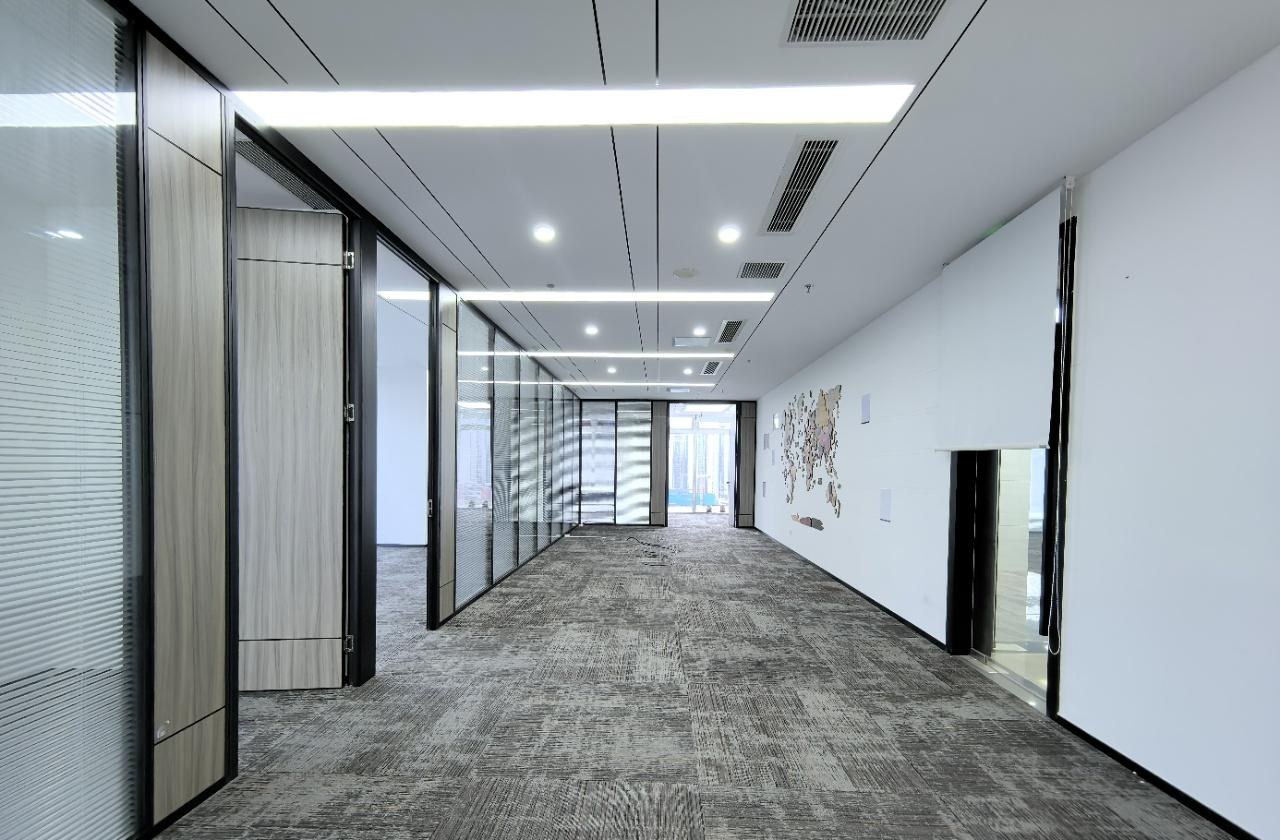 侨城一号广场 213㎡ 精装 中楼层办公室出租实景图