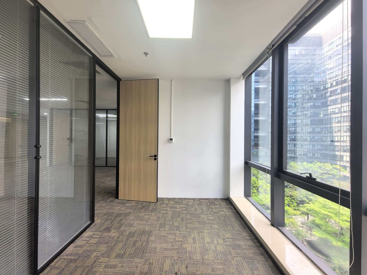 科兴科学园258㎡精装办公室出租,中层东向采光好