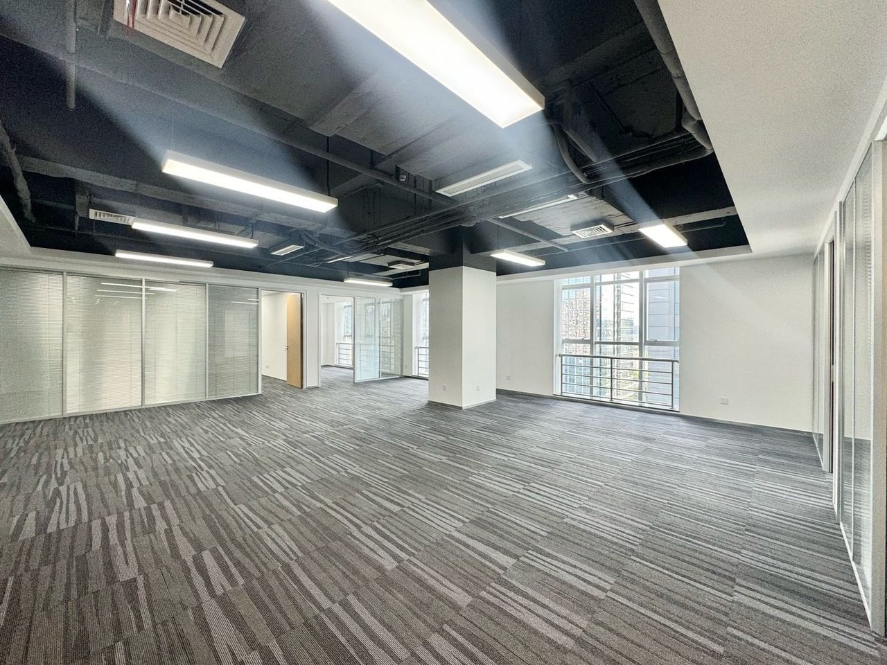 研祥科技大厦写字楼393㎡精装户型·高层四面采光向出租实景图