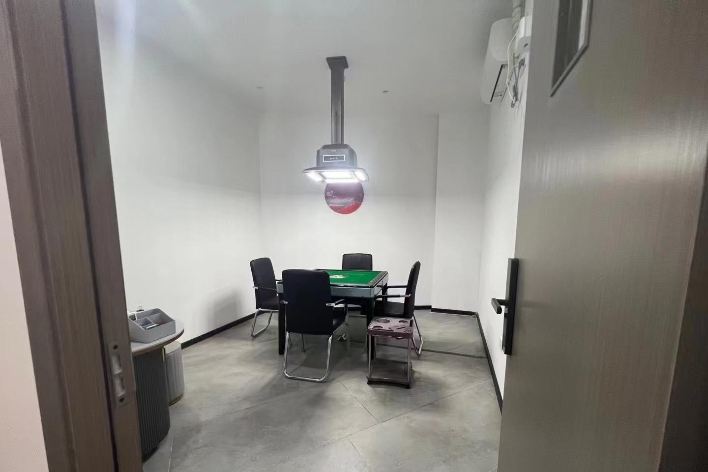 万盛创业园 1700㎡ 精装 低楼层办公室出租