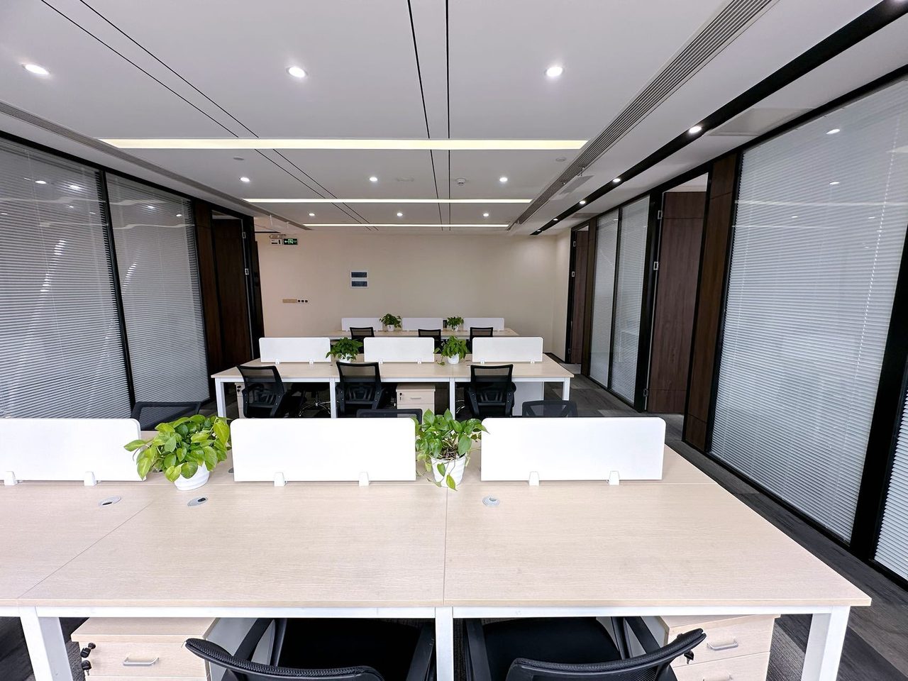赛西科技大厦280㎡精装办公室出租，高层东北向采光好