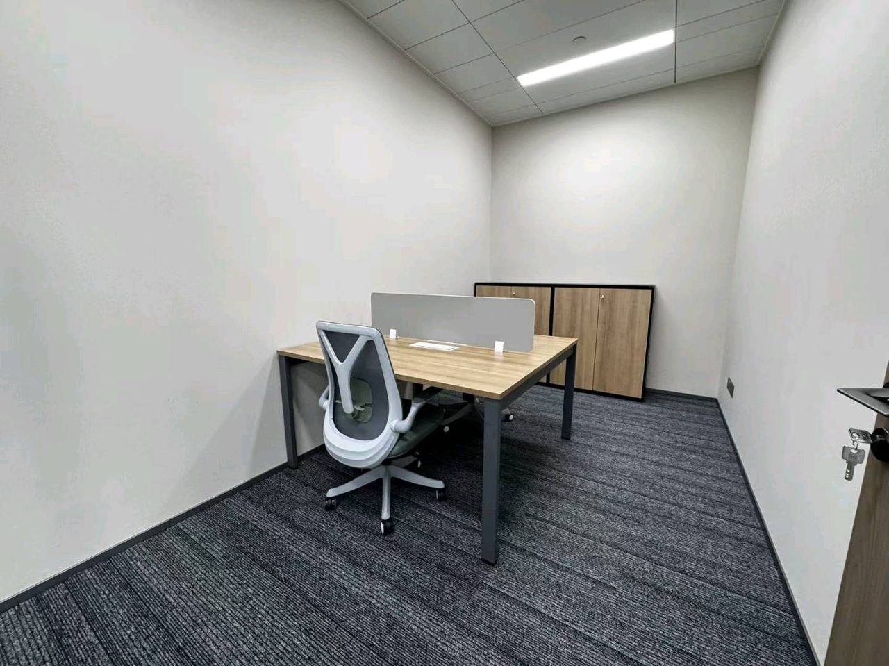 喜之郎大厦288.67㎡豪装办公室出租,高层东向采光好