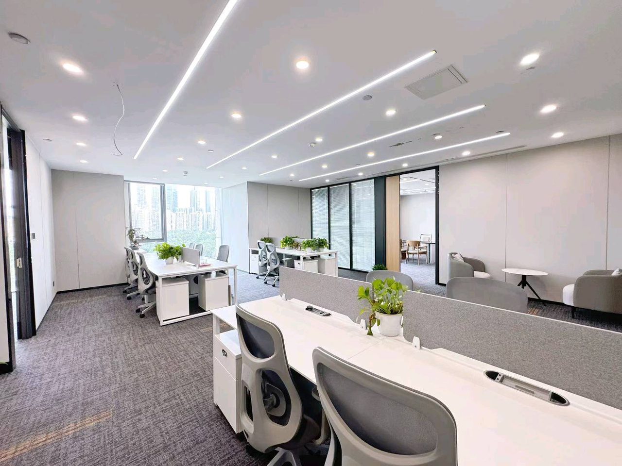 中检大厦写字楼358㎡精装户型·中层西北向出租实景图