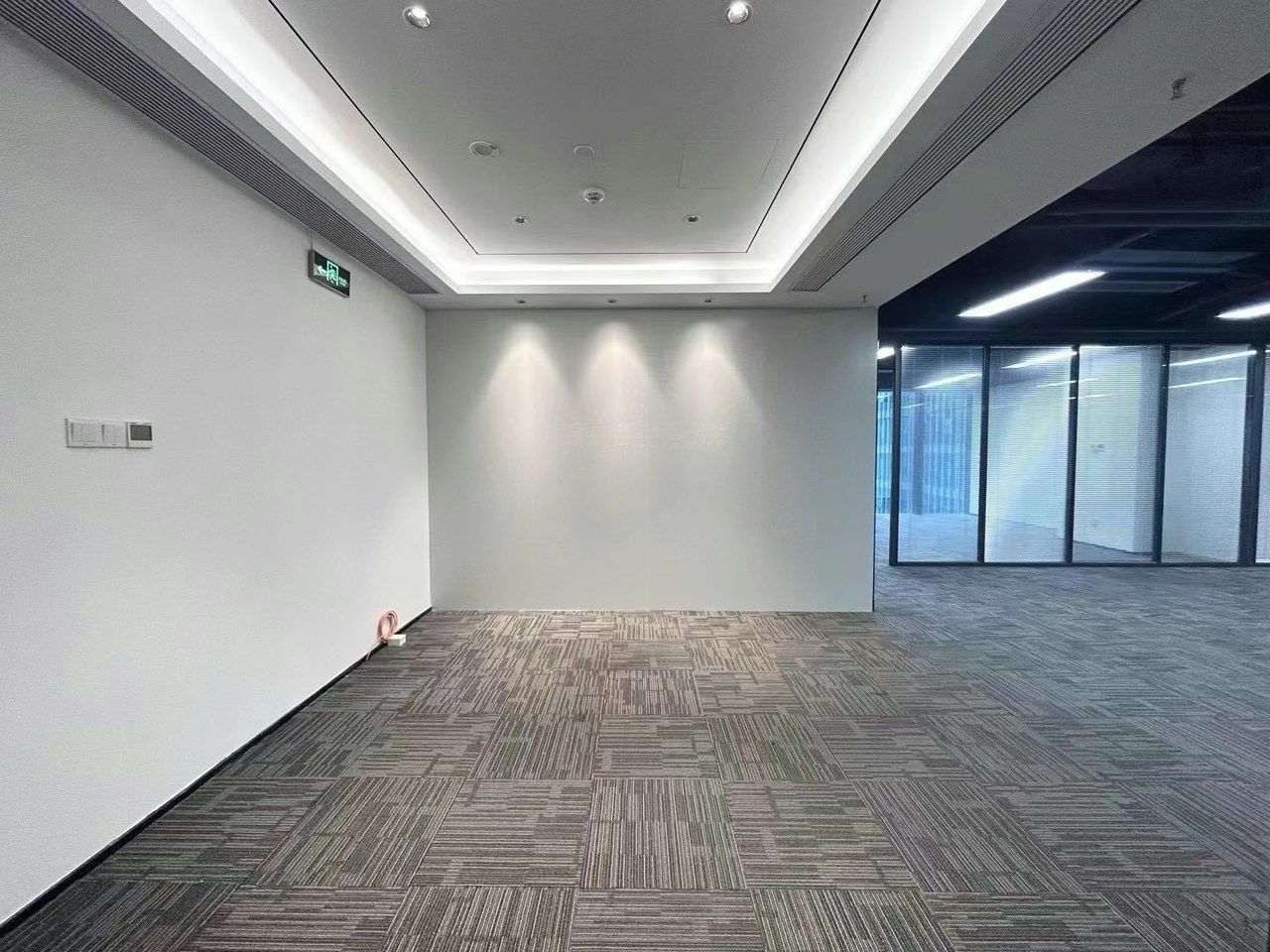 前海科兴科学园(正中华丽中心)写字楼285㎡精装户型·中层西北向出租