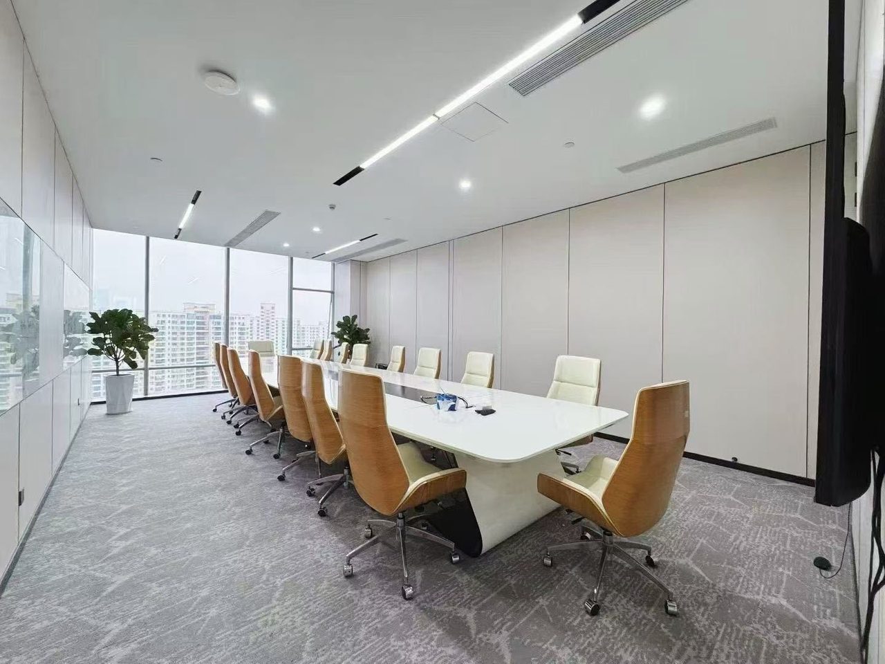 智慧广场写字楼800㎡精装户型·高层四面采光向出租