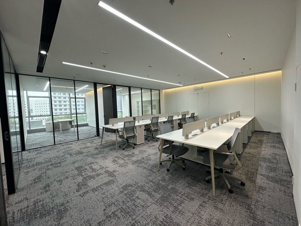 南山区科技园 西北工业大学(深圳三航科技大厦)363㎡豪装办公间中层出租实景图