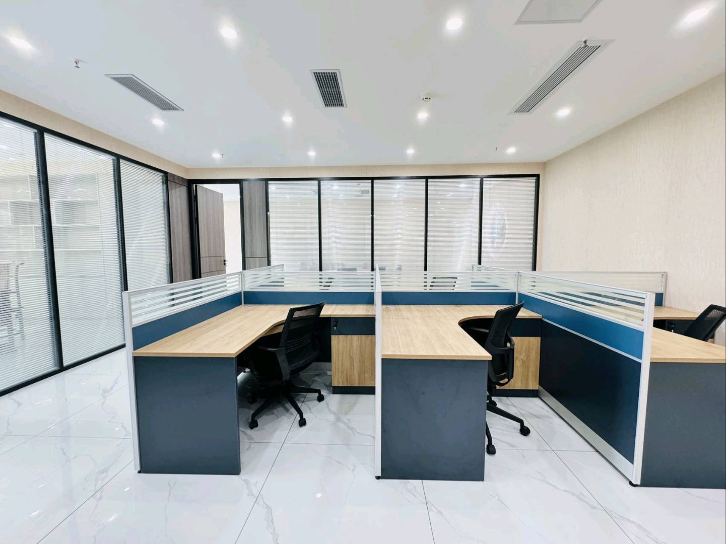 方大城 360㎡ 精装 中层办公室出租