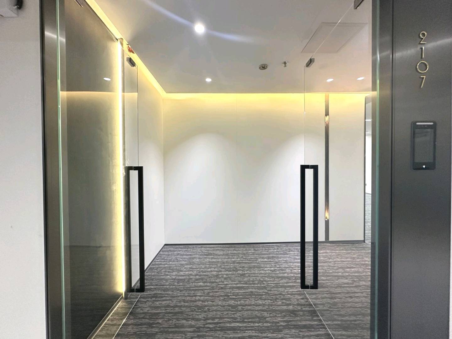 英龙展业大厦 159㎡ 精装 高层办公室出租