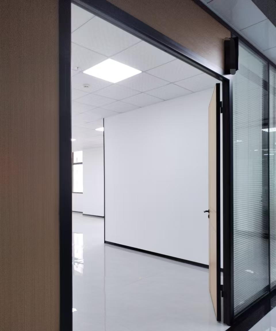 兴华工业大厦 242㎡ 精装 中楼层办公室出租
