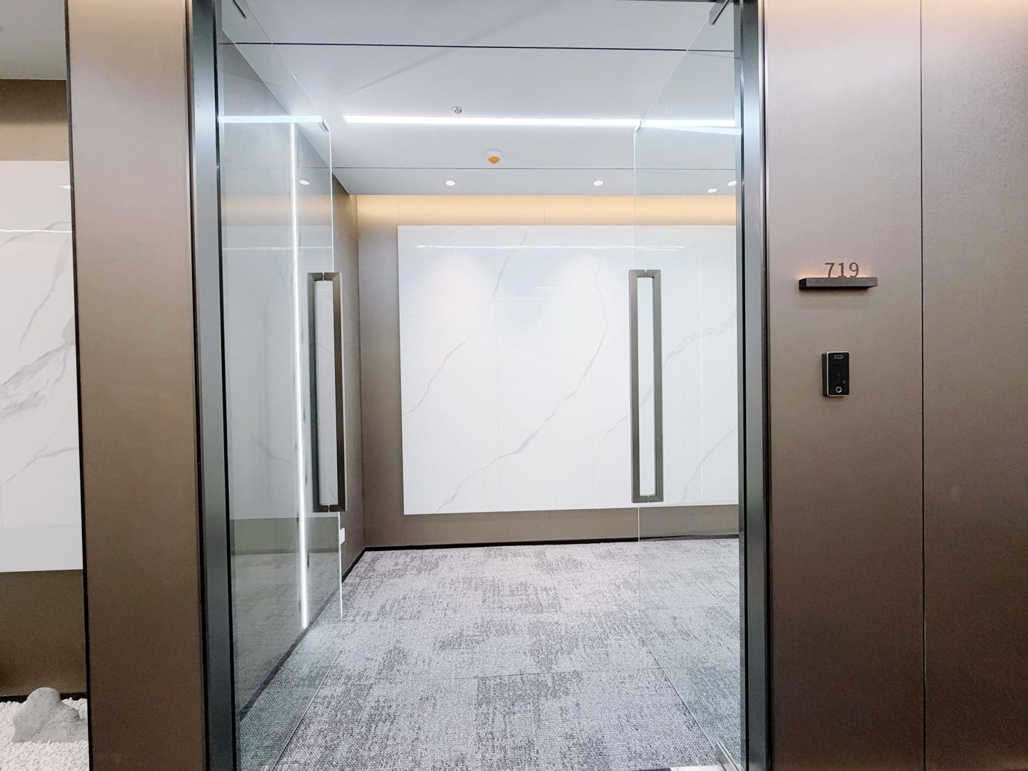 前海自贸大厦 249㎡ 精装 低层办公室出租